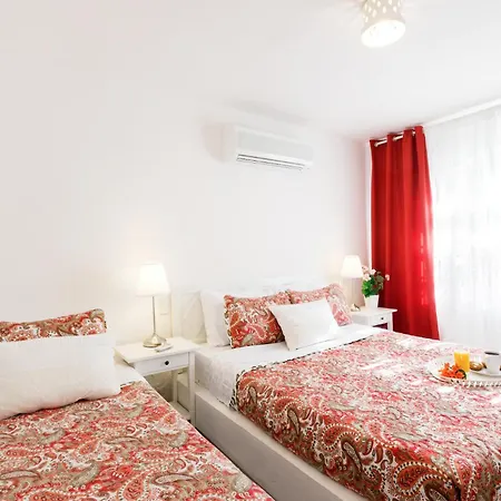 Villa With Garden Close To The Beach